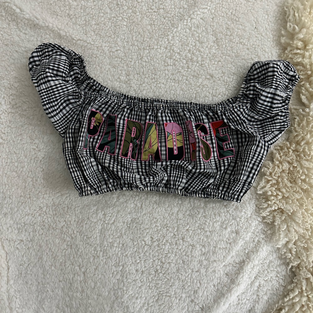Guess Paradise off the shoulder crop top